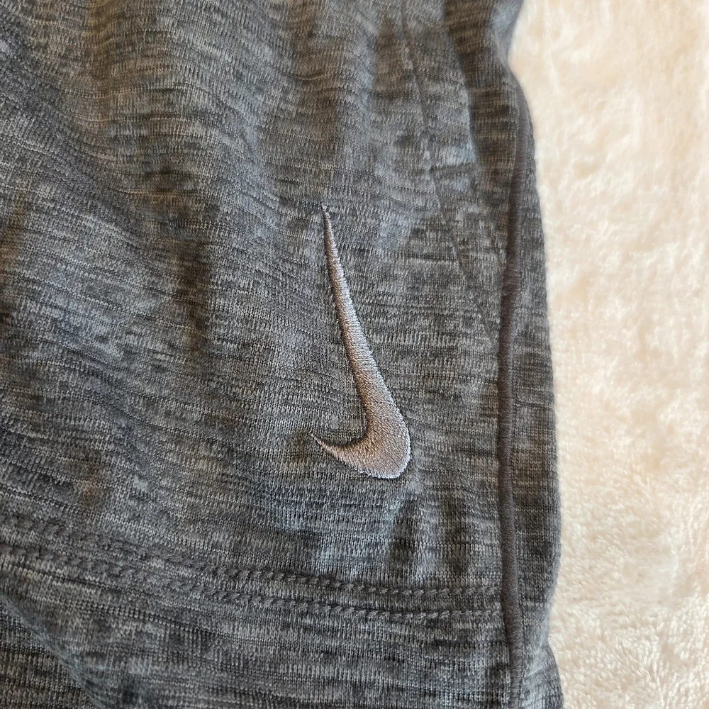 New Nike Men's DRI-FIT Yoga Loose Fit Training Shorts Size Small Gray Women - Picture 2 of 11